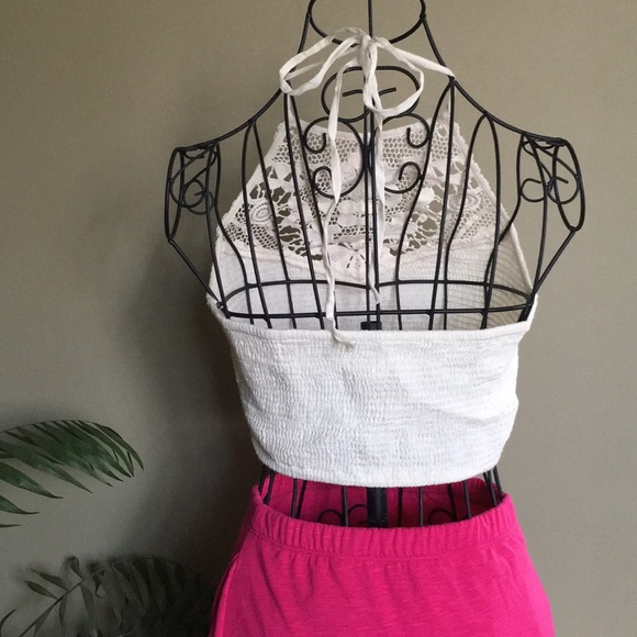 ✨New List✨Crochet Neck Smocked Halter Crop Top - Picture 4 of 6